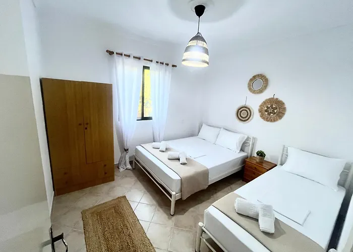 Family House * Неа-Врасна
