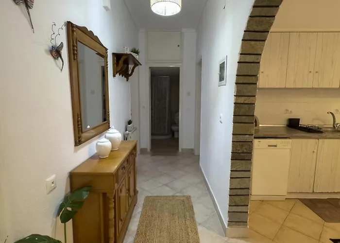 Family House Неа-Врасна